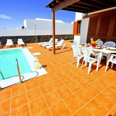 Playa Blanca Sleeps 6 Pool Wifi Villa Playa Blanca (Lanzarote)